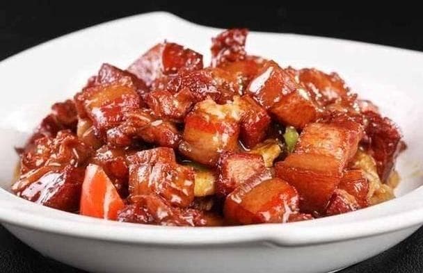 红焖五花肉：经典家常菜，香浓软糯