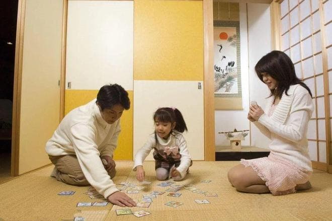 日本女人为何见人就“跪”？