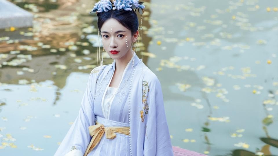 〈春花焰〉10月首播，吴谨言携刘学义演绎双强虐恋