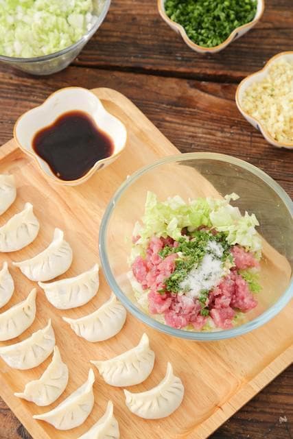 做饺子馅时，牢记“2放，1不放”口诀，饺子喷香多汁，不腥不柴