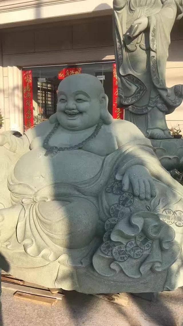 弥勒佛俗称大肚佛：包容与智慧的象征（多图欣赏）