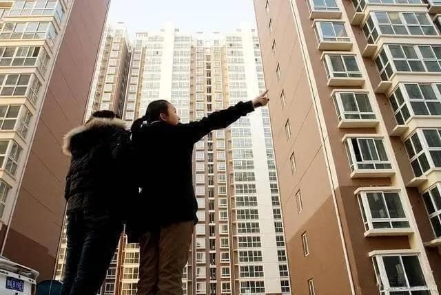 2024年房价会继续走低吗？曹德旺的预言与背后的市场现象