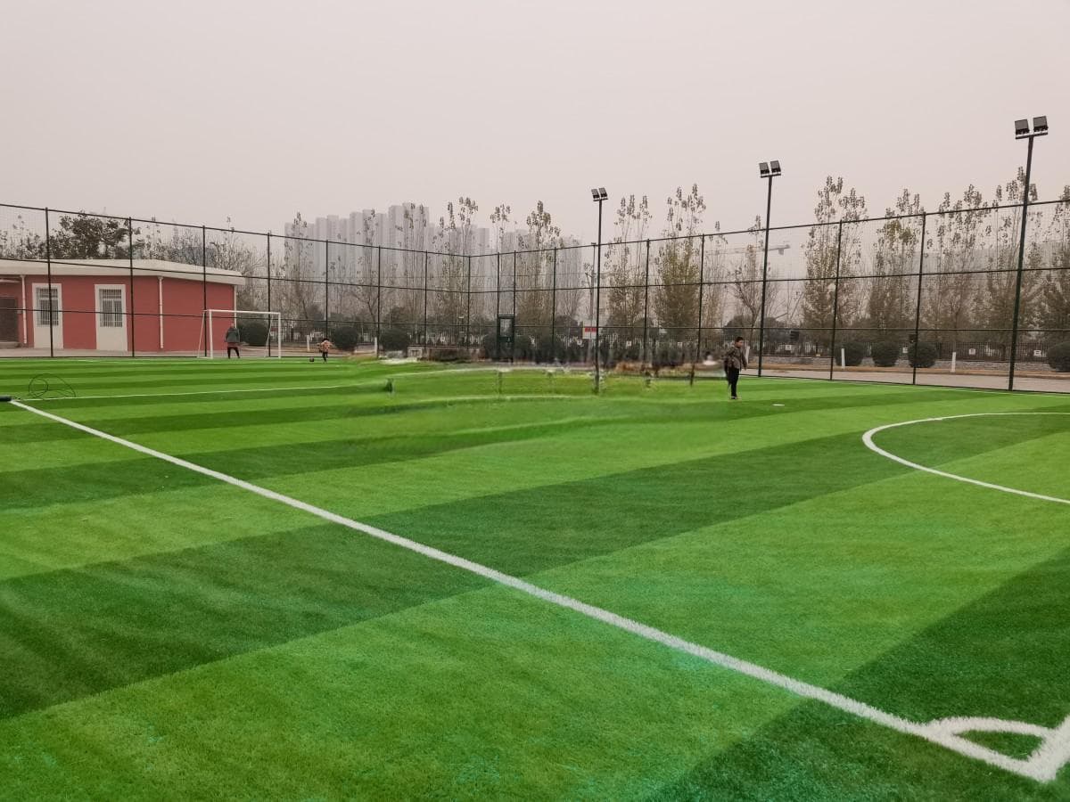 足球场地围网：打造安全、专业的体育场环境