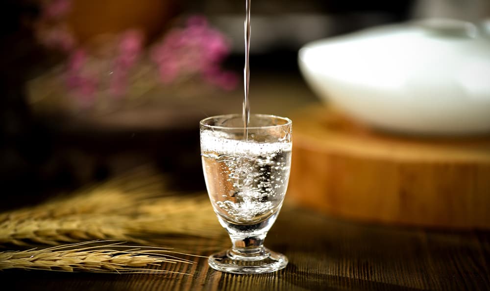 茅台酒、绝对伏特加和阿姆斯特啤酒的度数详解