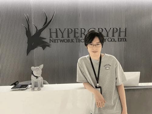 《明日方舟》背后的艺术大师：钟祺翔如何以创新设计引领游戏风尚？