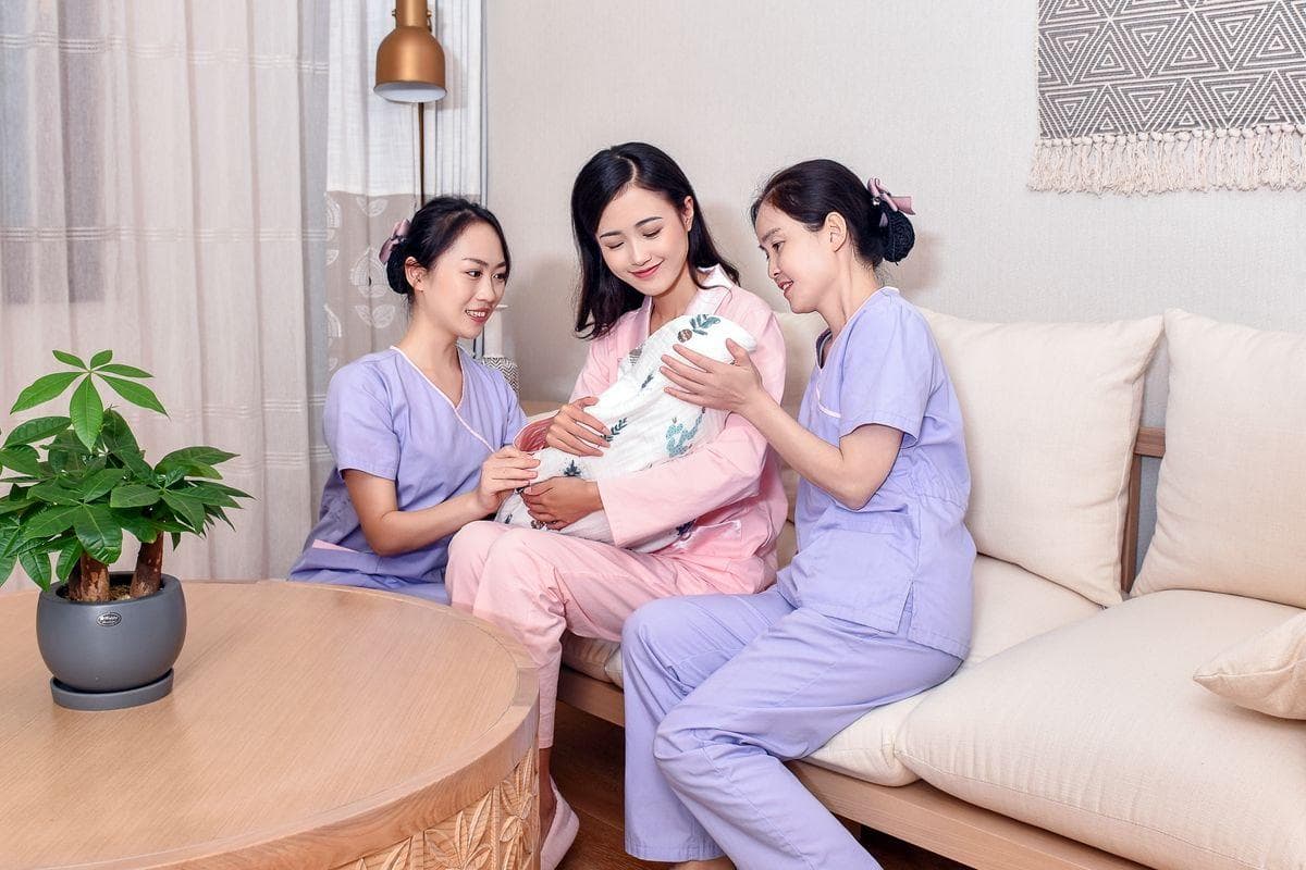探望坐月子新妈妈，这12种礼物既贴心又实用
