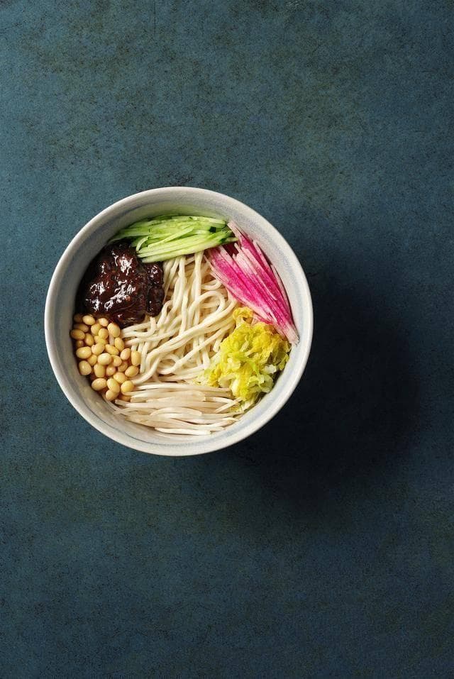 老年人早餐不宜过早，最佳时间是起床后半小时到一小时