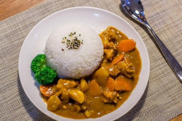 咖喱饭制作教程：简单几步，做出餐厅级美味
