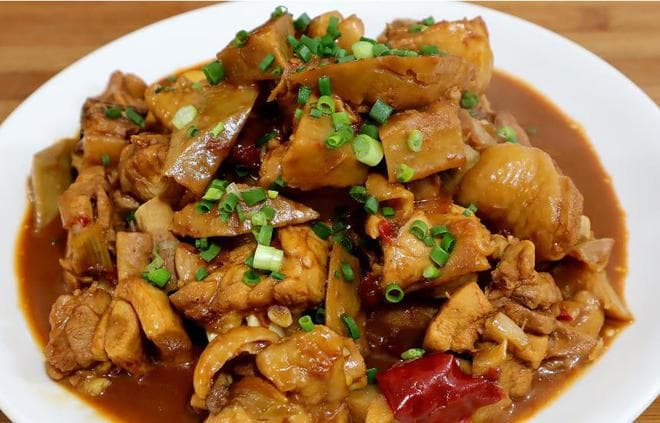 家庭版红烧鸡肉：解密独特烹饪技巧！