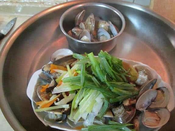 大虾、花甲里黑色的东西到底是什么？不去掉能吃吗？看完就知道了