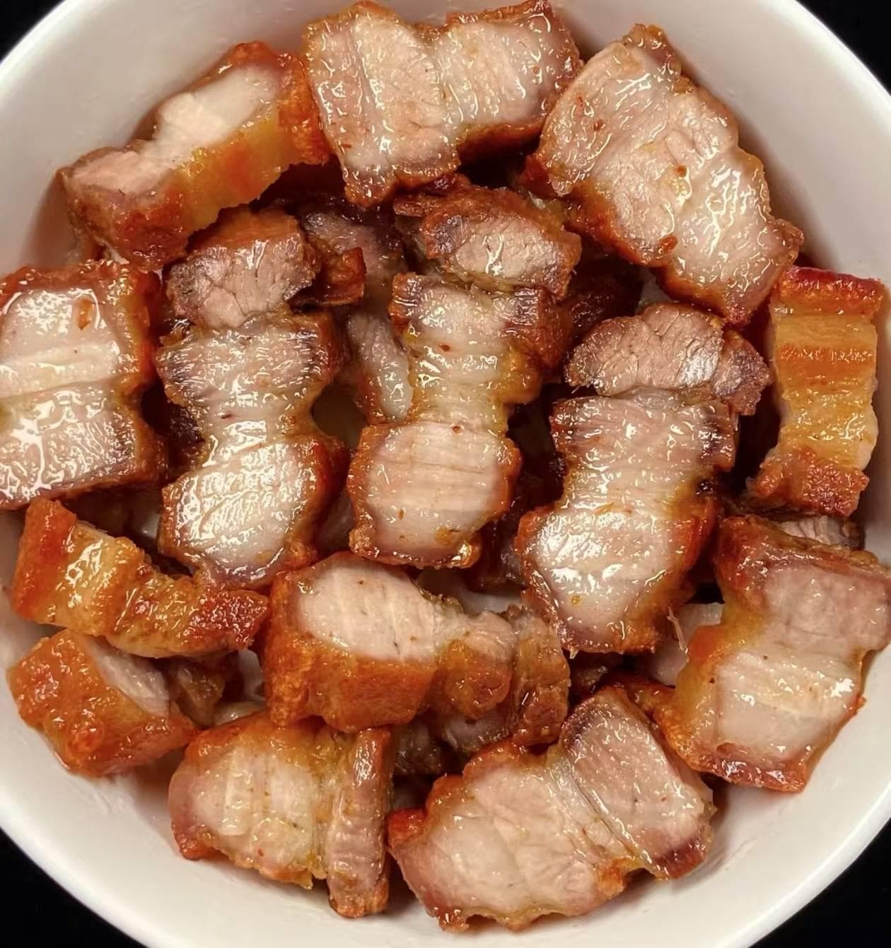 外酥里嫩，脆皮五花肉的极致诱惑！