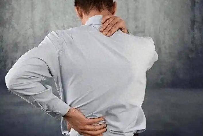 明明不痛不痒，却查出肾癌？医生提醒：发现4异常，或是肾脏“呼救”