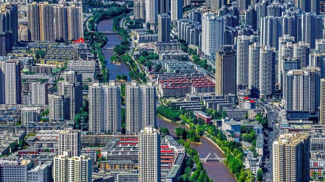走！乘着公交车去旅游
