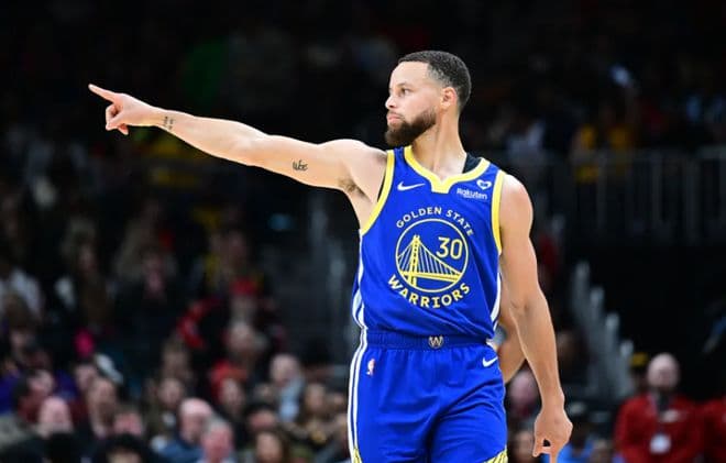 库里8年NBA薪水第一，为何老詹21个赛季仅1年？答案扎心了