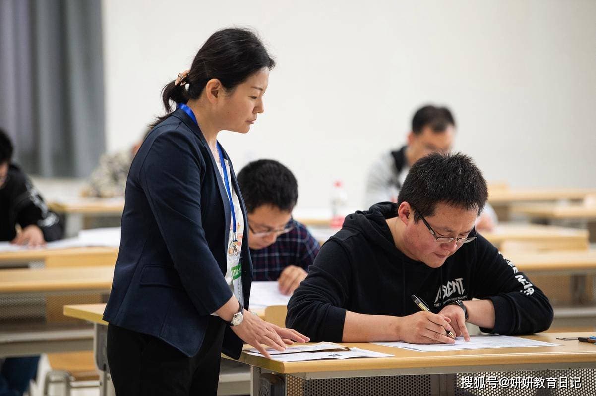 2025国家线"跳水"：工学分数线创三年新低，文科存在"单科暗涨"