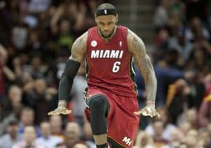 NBA球星招牌突破技巧：詹姆斯过人教学详解