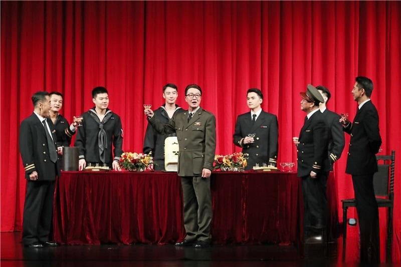 北京人艺《哗变》今晚献演申城，教科书级演出诠释为何话剧姓“话”