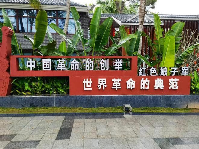 55年中央决定女兵不参加授衔，众将军找到彭总：对她应破格处理