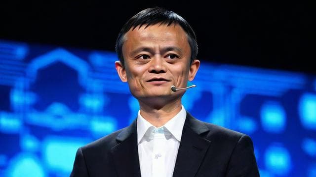 马云是如何利用互联网改变商业格局的？