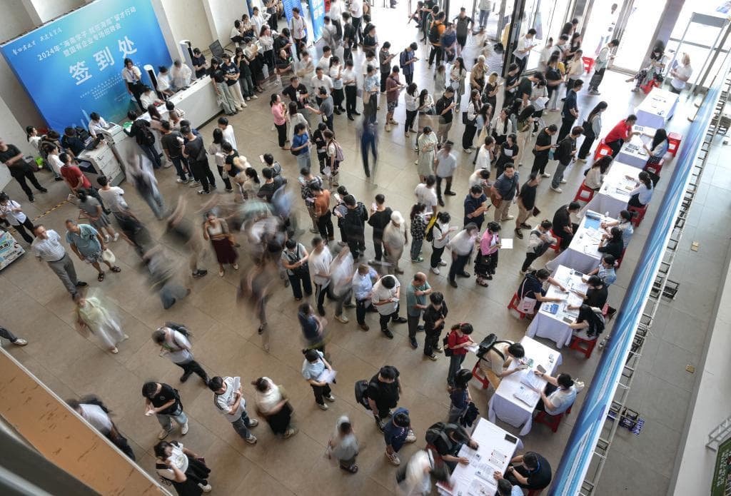 虚假招聘、就业歧视、高薪诱骗……各地集中查处一批违法招聘案件