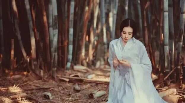 三八节，赞颂女神，十首诗词道尽千般颜色好
