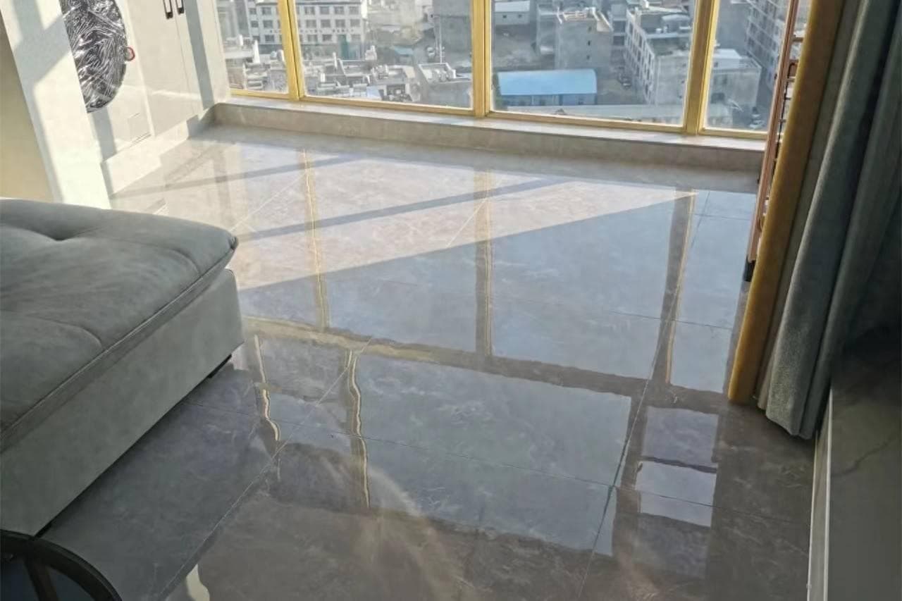 房子装修，地面铺贴选什么？瓷砖、岩板、木地板，哪一种更好？