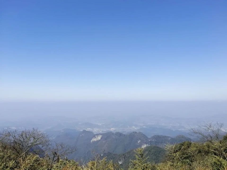 75年，一个邮包翻过了多少座山，一辆摩托车送出了多少件快递