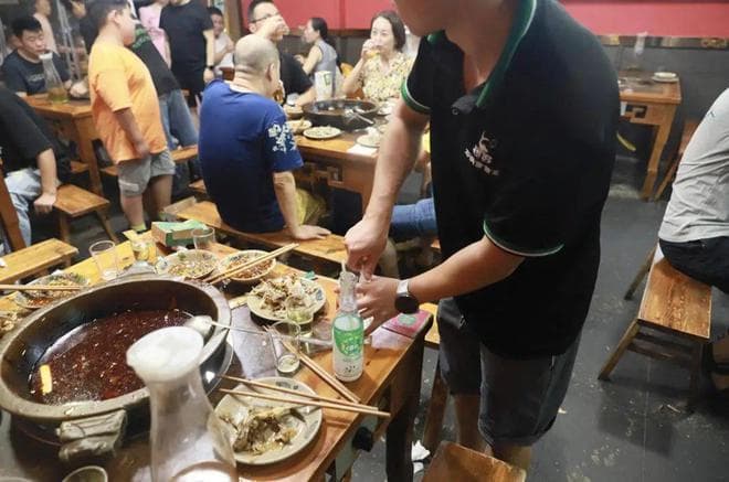 成都火锅和重庆火锅的区别是什么？为什么大家爱吃成都火锅？
