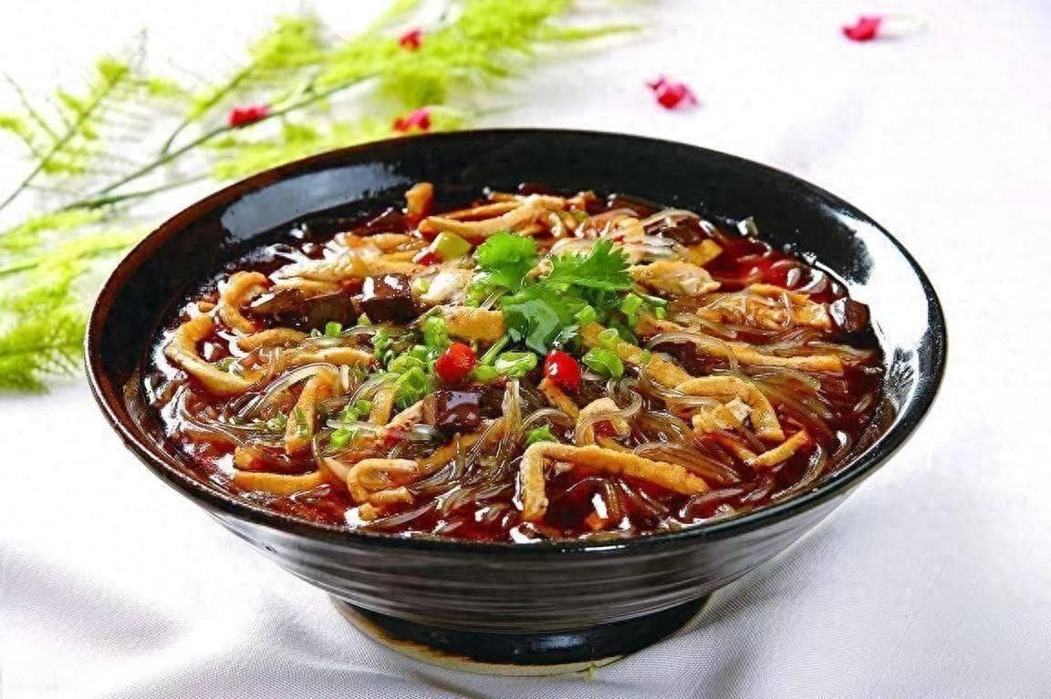 石磨豆腐配手工粉条，渭南东塬豆腐菜的地道美味