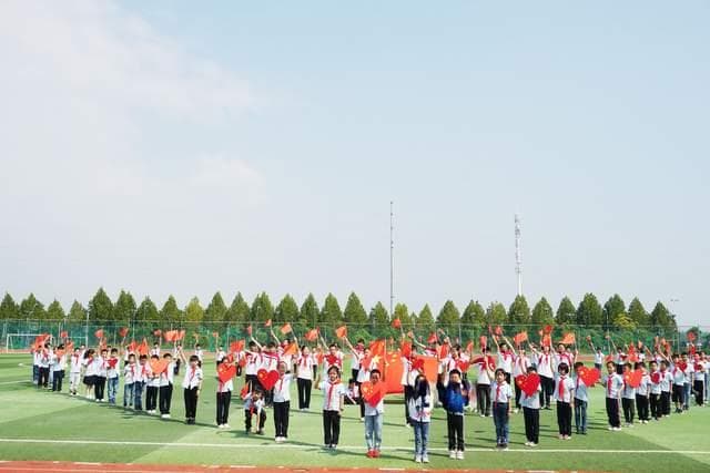 民警为600名中学生上法治心理课，助力青少年健康成长