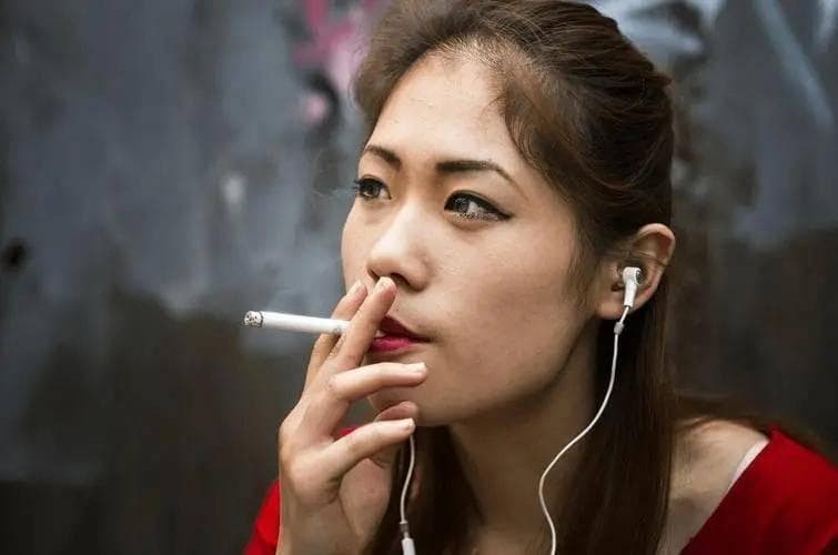 宣传多年，为什么还是越来越多未成年人抽烟？