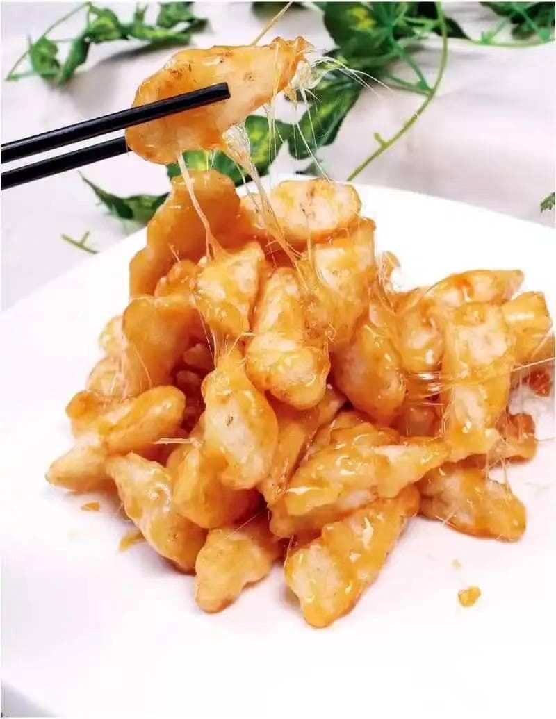 甜蜜暴击 —— 拔丝山药：融化的糖霜，绵密山药，每一口都是幸福的味道！