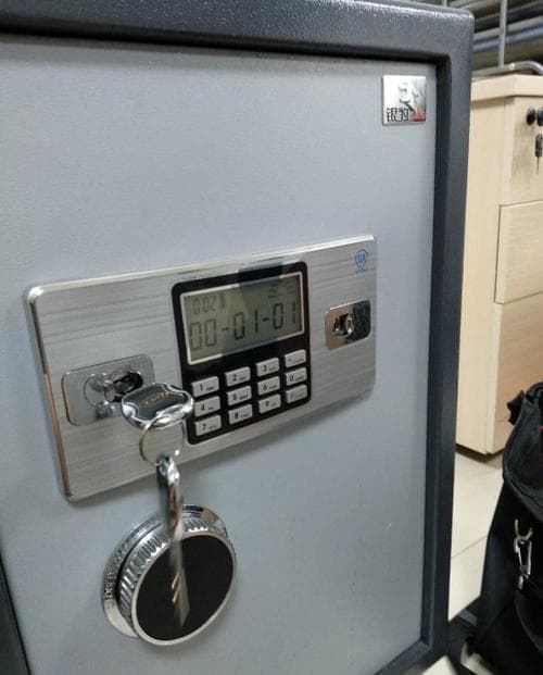 保险柜打不开了？如何应对锁具故障的紧急情况？