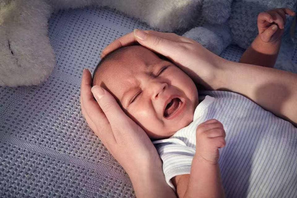 不到一岁的宝宝夜间哭闹不止，一查竟是睡眠障碍