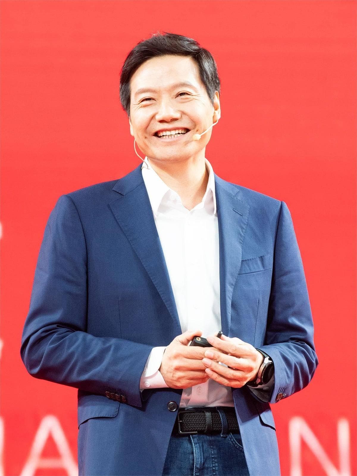 雷军13亿捐款母校，武大校友们怎么看？