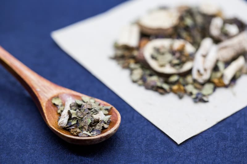了解万应茶副作用的真相 - 你必须知道的事情