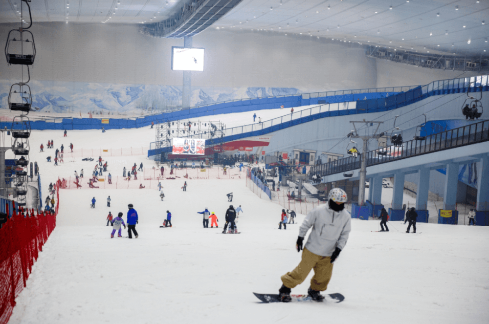 冰雪消融，“热雪”更热！哈尔滨室内滑雪场引全国雪友春季“追雪”
