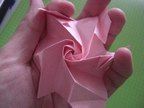 纸玫瑰花的折法：从入门到精通的详细教程