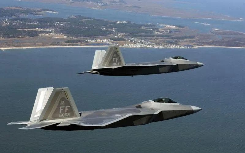 F-22战斗机的成本分析与启示