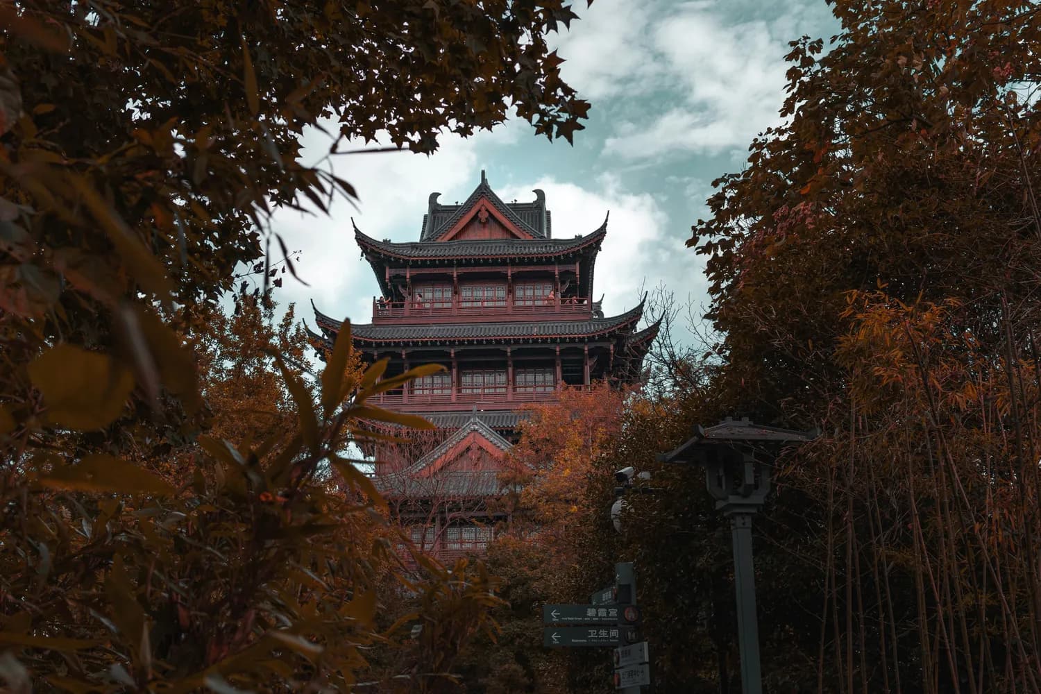 《我为邪帝》VS《狐妖小红娘》：谁的多世界设定更精彩？