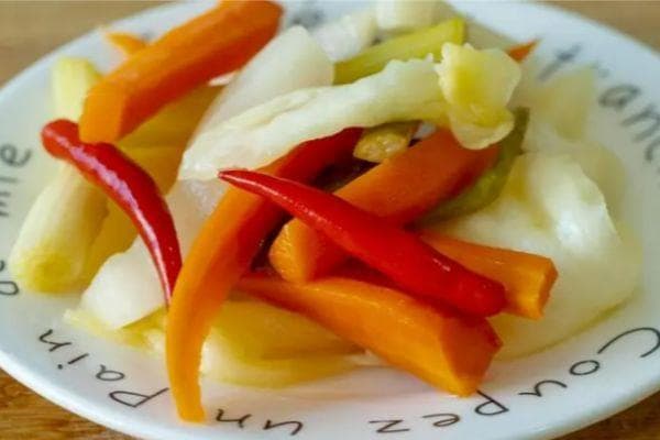 泡菜，不仅承载着丰富的历史底蕴，更是家家户户餐桌上的常客