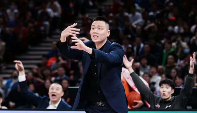 上海男篮主场迎战浙江广厦：孙铭徽缺阵，威廉姆斯有望成关键