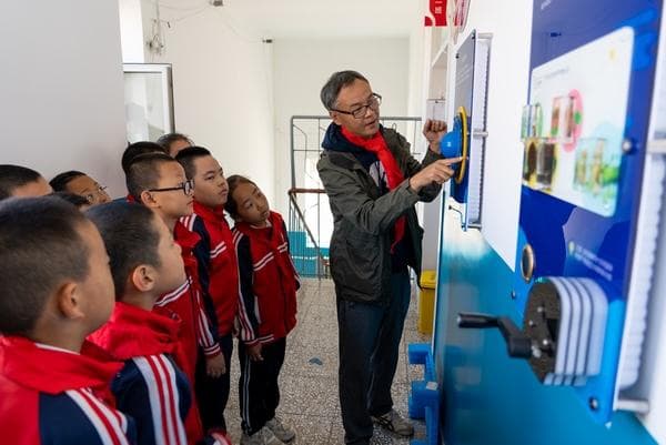 哈尔滨市香坊区政协开展爱心助学活动
