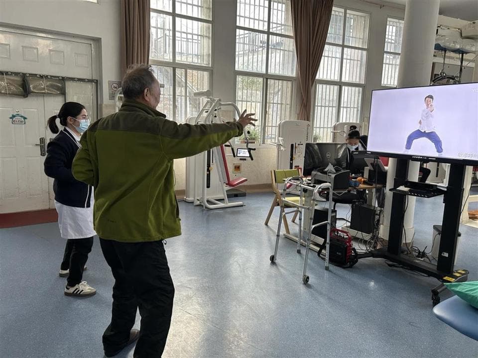 “定制”康复治疗一个月，七旬中风老人又能打八段锦了