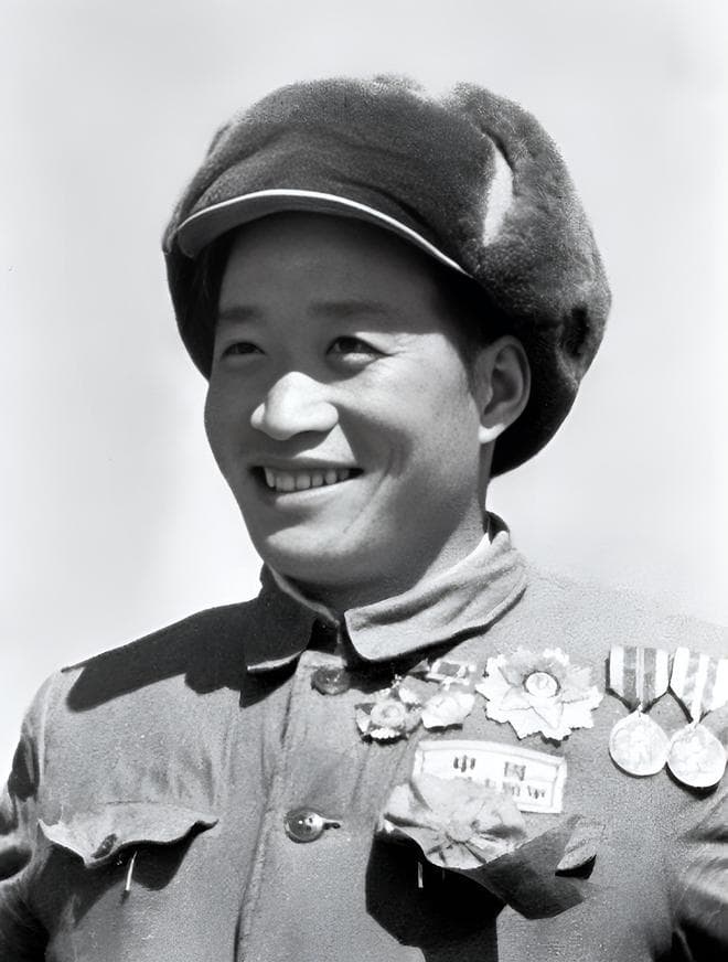 1964年，毛主席得知杨育才只是副连长，问：11年了怎么才升一级？