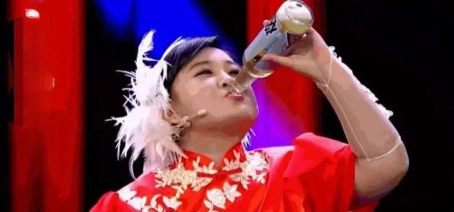 退出春晚，被综艺“开除”，43岁的贾玲把自己作没了？