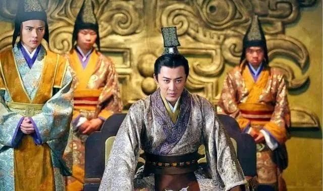 “皇上”与“陛下”有何不同？为什么不叫“陛上”而是“陛下”呢？