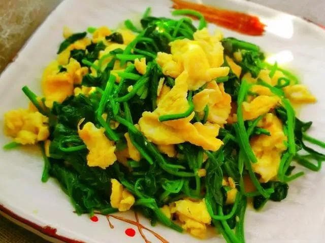 炒菠菜，别只会焯水，牢记3点，菠菜鲜嫩不涩口，颜色翠绿不发黑