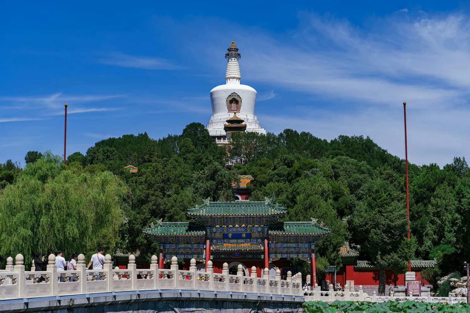 黄河畔的白塔山公园：丝路文化打卡圣地