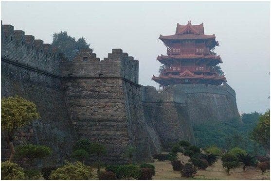 肇庆披云楼：千年古城的地标建筑